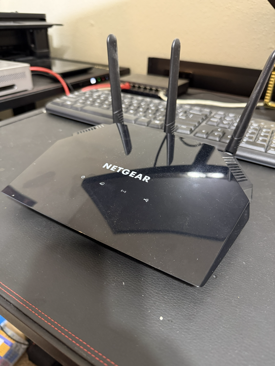 NETGEAR AC1750 router front