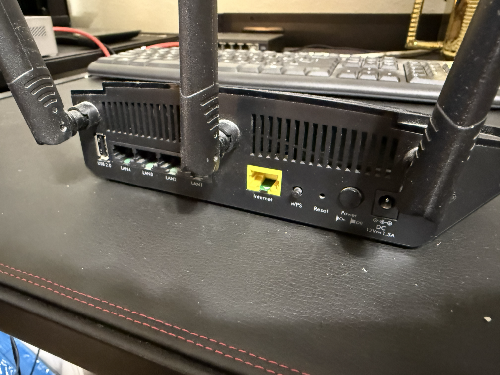NETGEAR AC1750 router rear